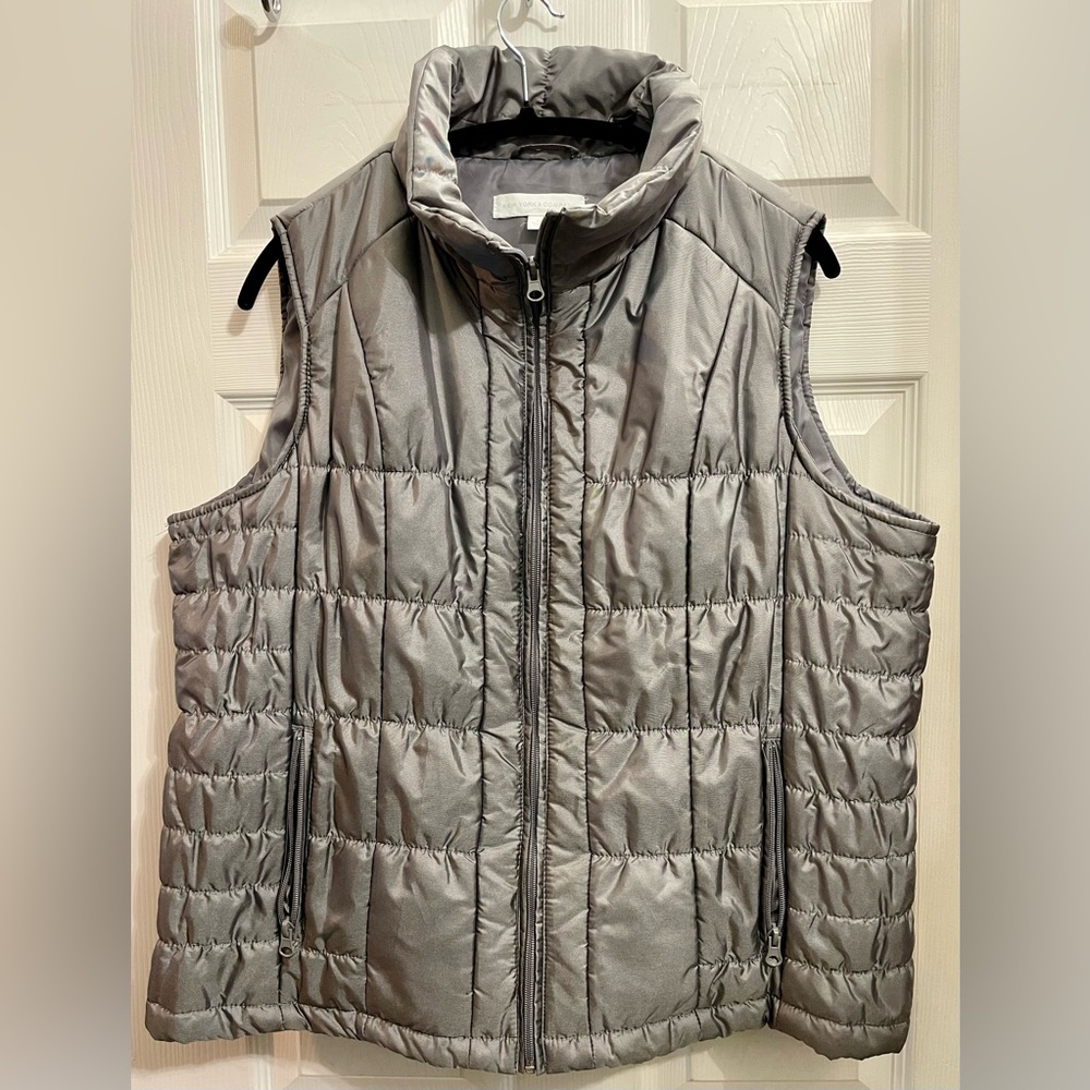 New York & Company Stretch Puffer Vest in Metallic Gray